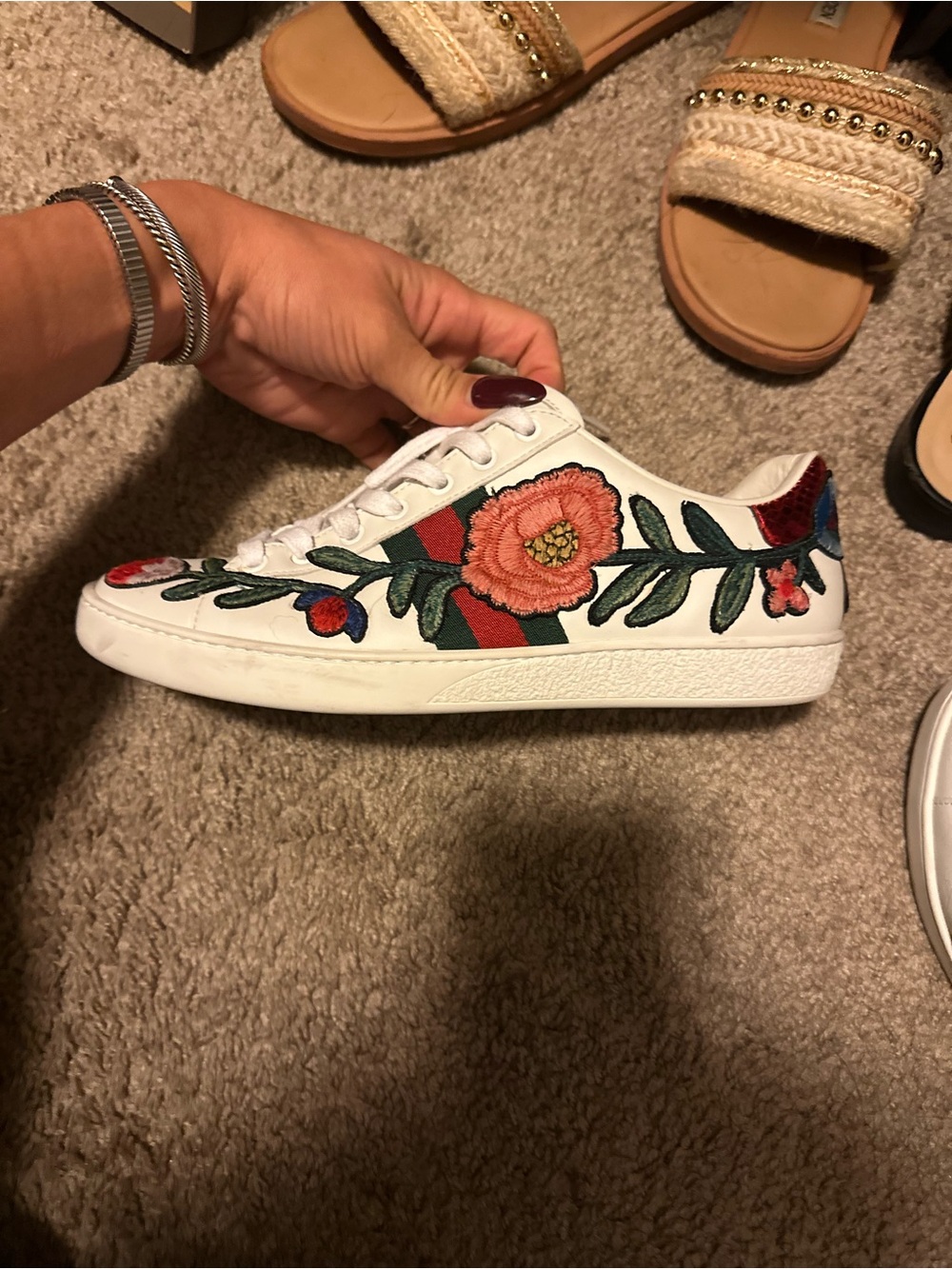 Gucci White Leather Floral Embroidered Low Top Sneakers - W8.5 (38.5) Authentic - Picture 2 of 16